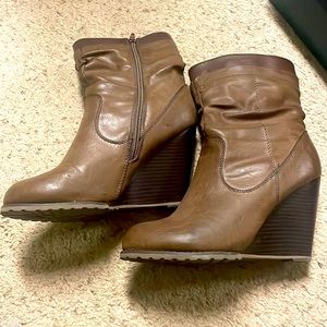 Size 8 brown wedge boots Olivia Miller